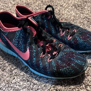 Nike Women's Black and Teal Athletic Shoes